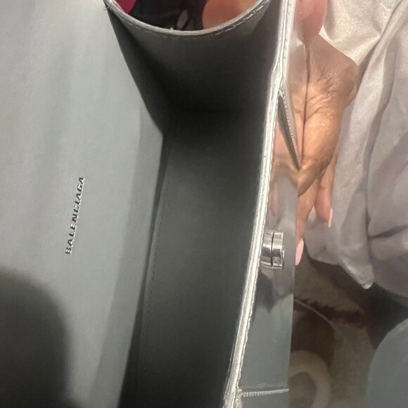 BALENCIAGA HOURGLASS XS HANDBAG MIRROR EFFECT IN SILVER - Picture 4 of 8